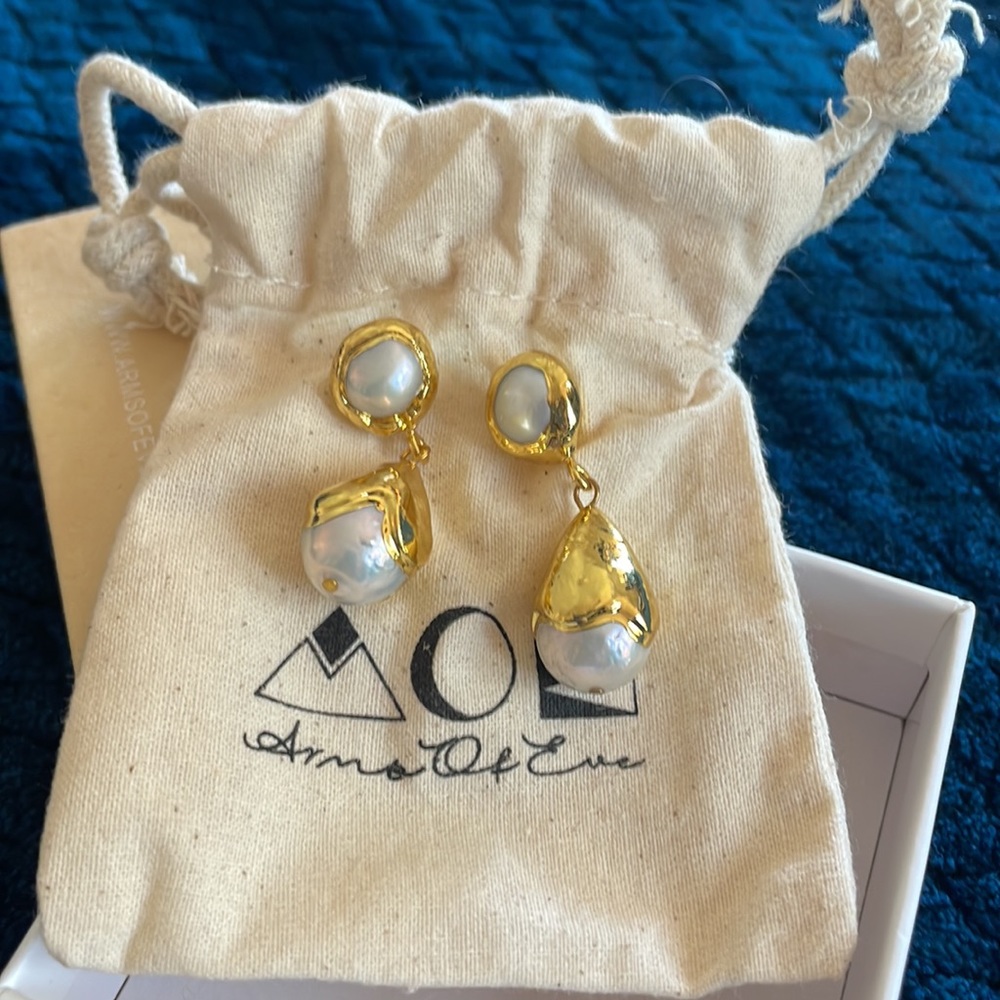 🌟HP🌟 Arms of Eve Gold Plated Baroque Pearl Earrings - Picture 7 of 9